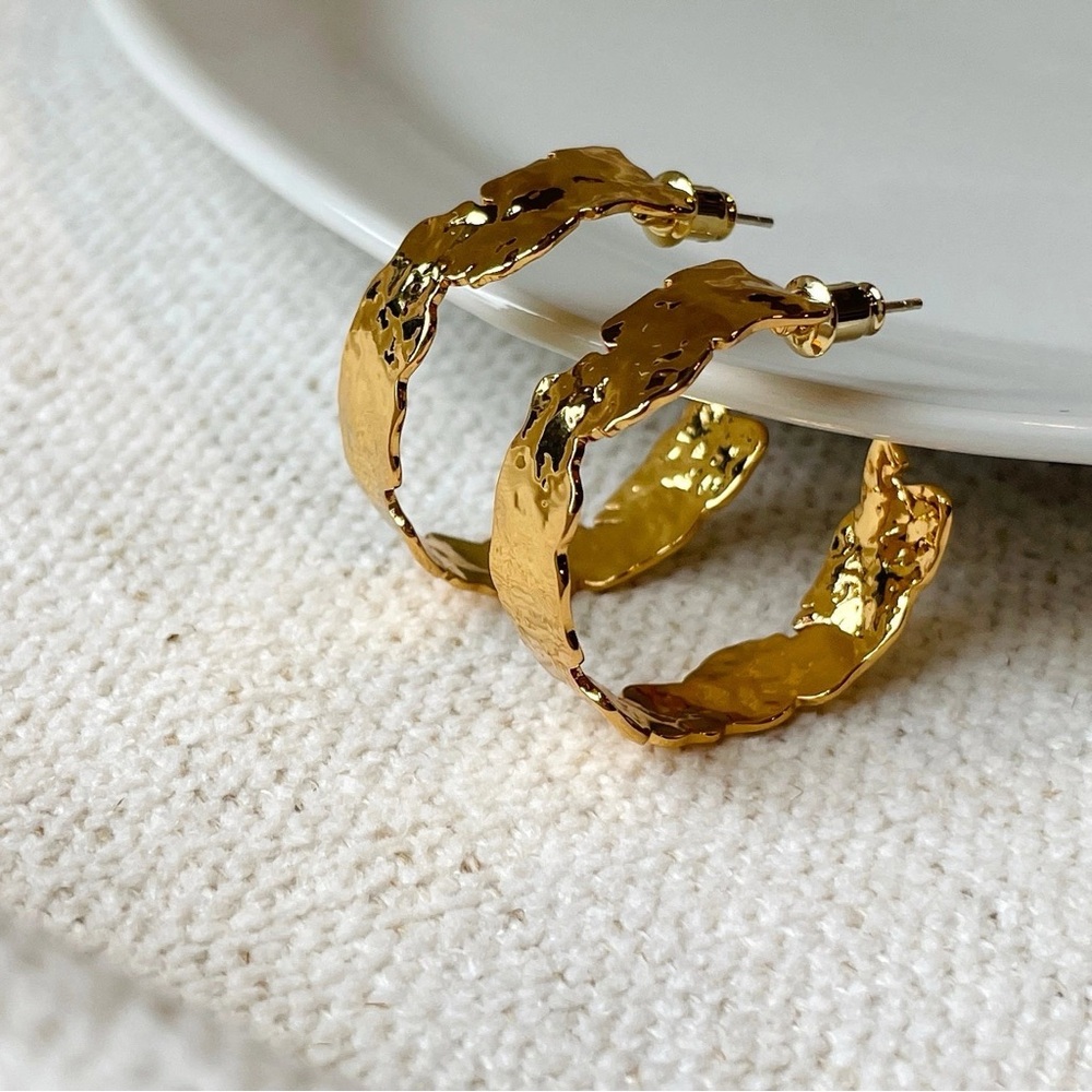 Elegant Gold Hoop Earrings